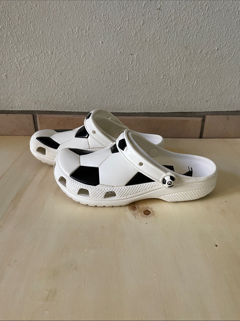 Kids Soccer CROCS Sz J6